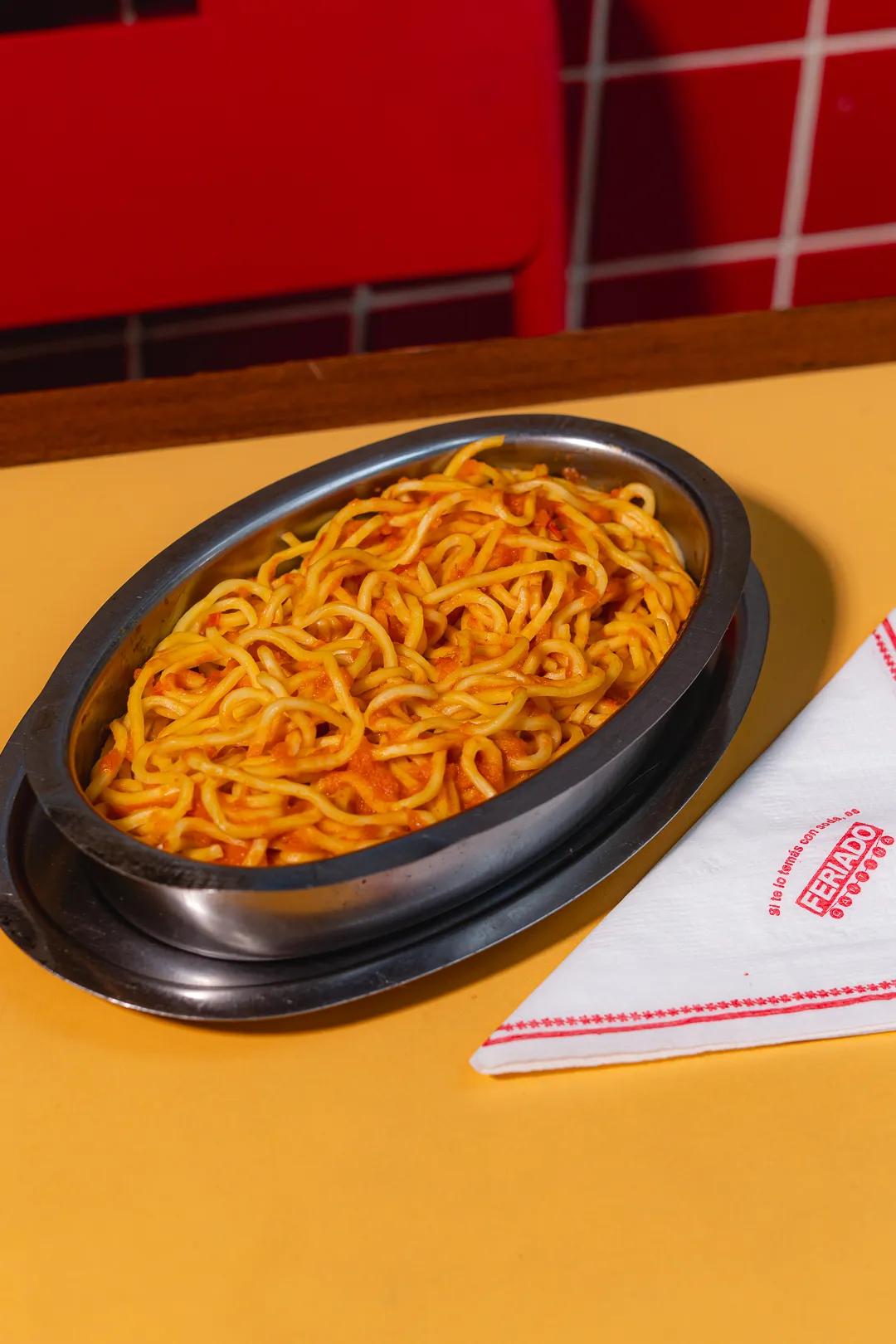 Popular item de Feriado Cantina: Fideos = Espaguetis