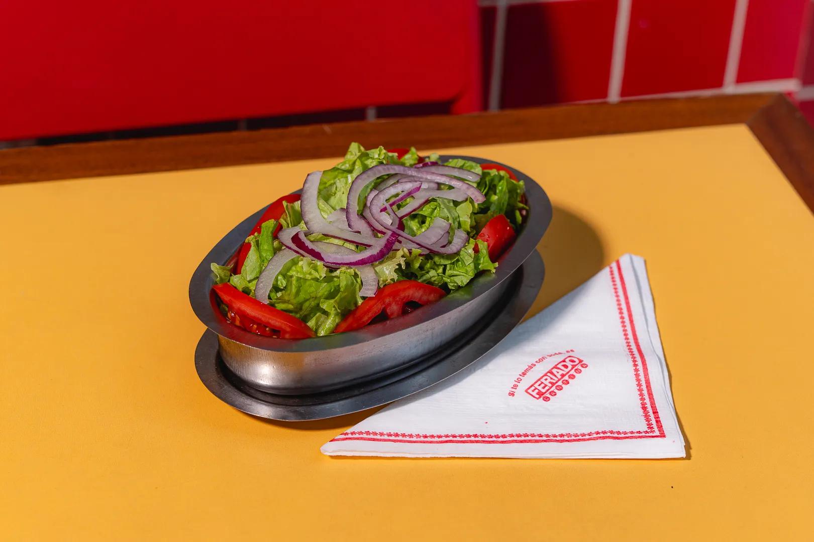 Popular item de Feriado Cantina: Ensalada mixta
