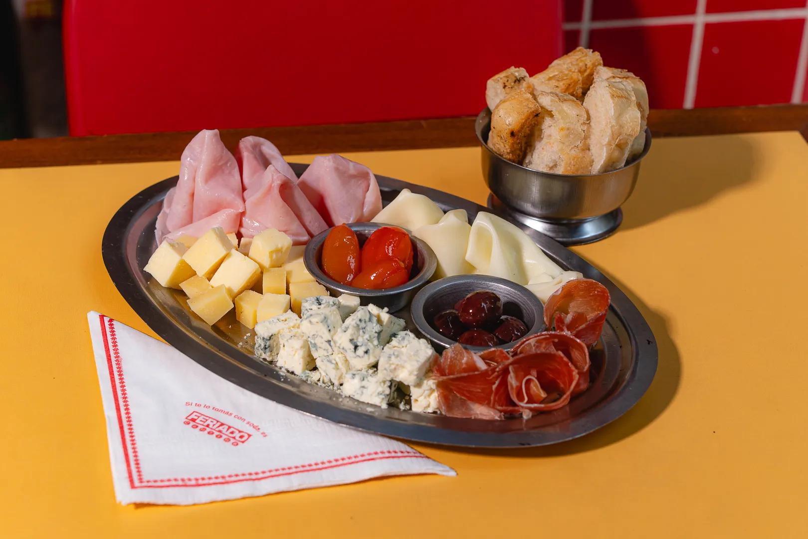 Popular item de Feriado Cantina: Picada fría