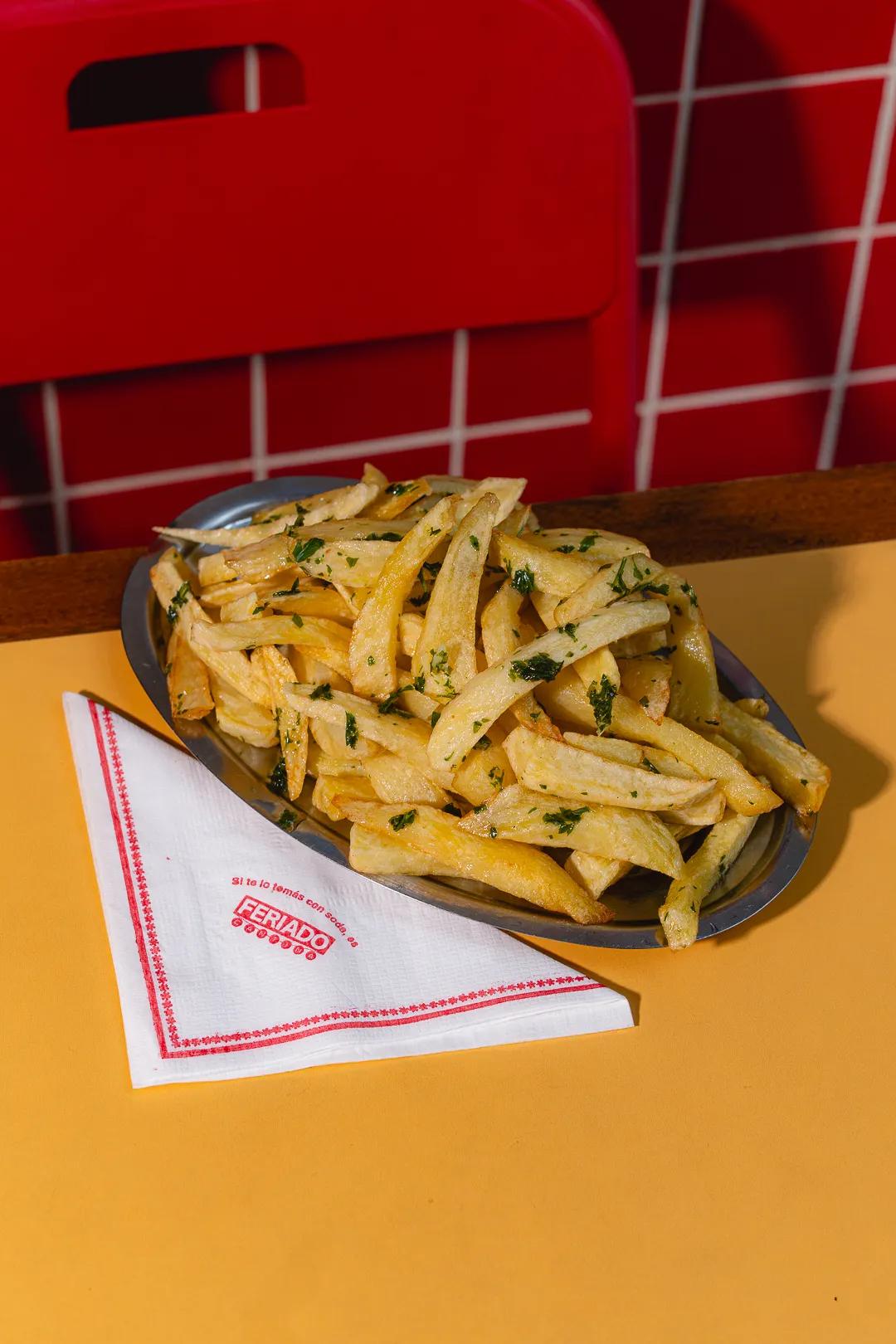 Popular item de Feriado Cantina: Papas fritas provenzal